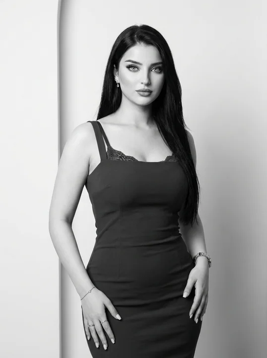 永恒黑白光影下的自信与静谧奢华