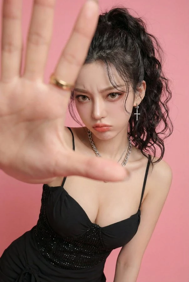 فتاة مخيفة جداً