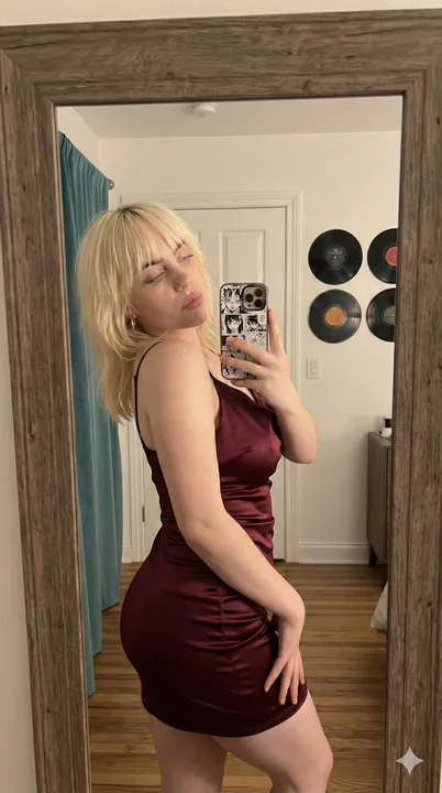 Autoportrait d'une jeune fille dans sa chambre, portant une robe rouge soyeuse et légèrement ivre