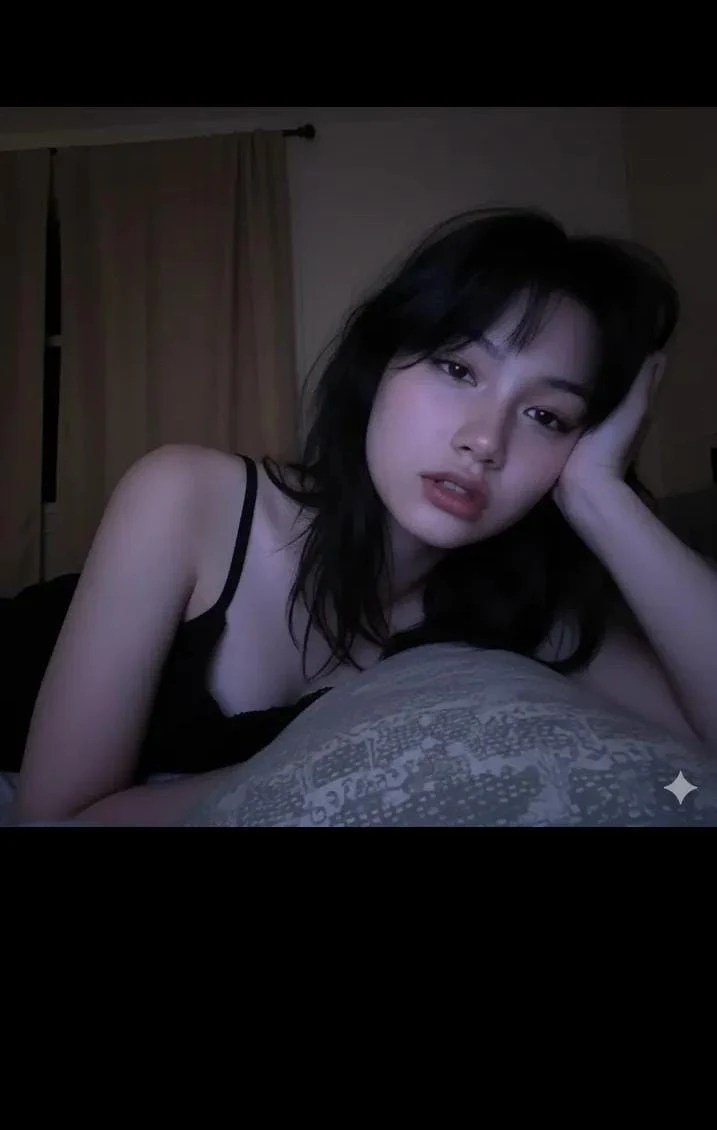 Лень в мягком свете спальни