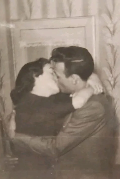 古い写真の復元：一眼レフ級の高精細な人物復元