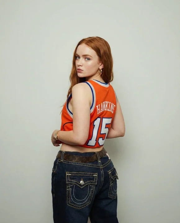 Y2K红发辣妹更衣室酷感写真