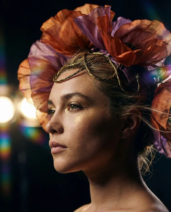 ظل مقدّس تحت شاكلة الورد المطلي بالذهب