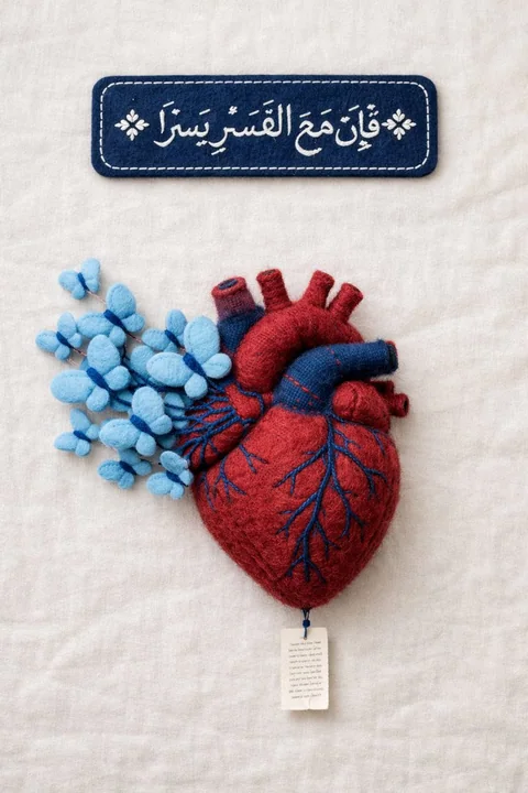 治愈系毛毡心脏与飞舞的蓝色蝴蝶