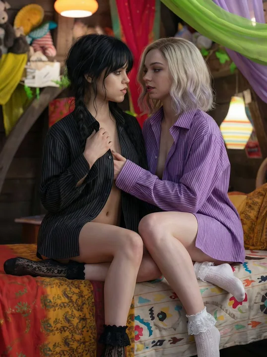 Тихий объятий в бордовой спальне