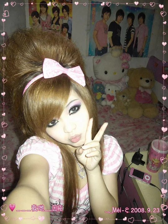 零八非主流少女的粉色卧室自拍