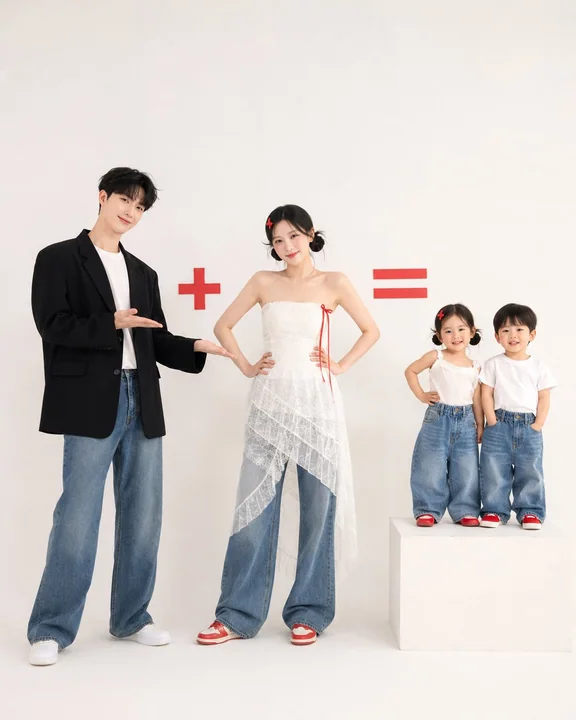Minimalist Korean-style creative fashion family portrait photography