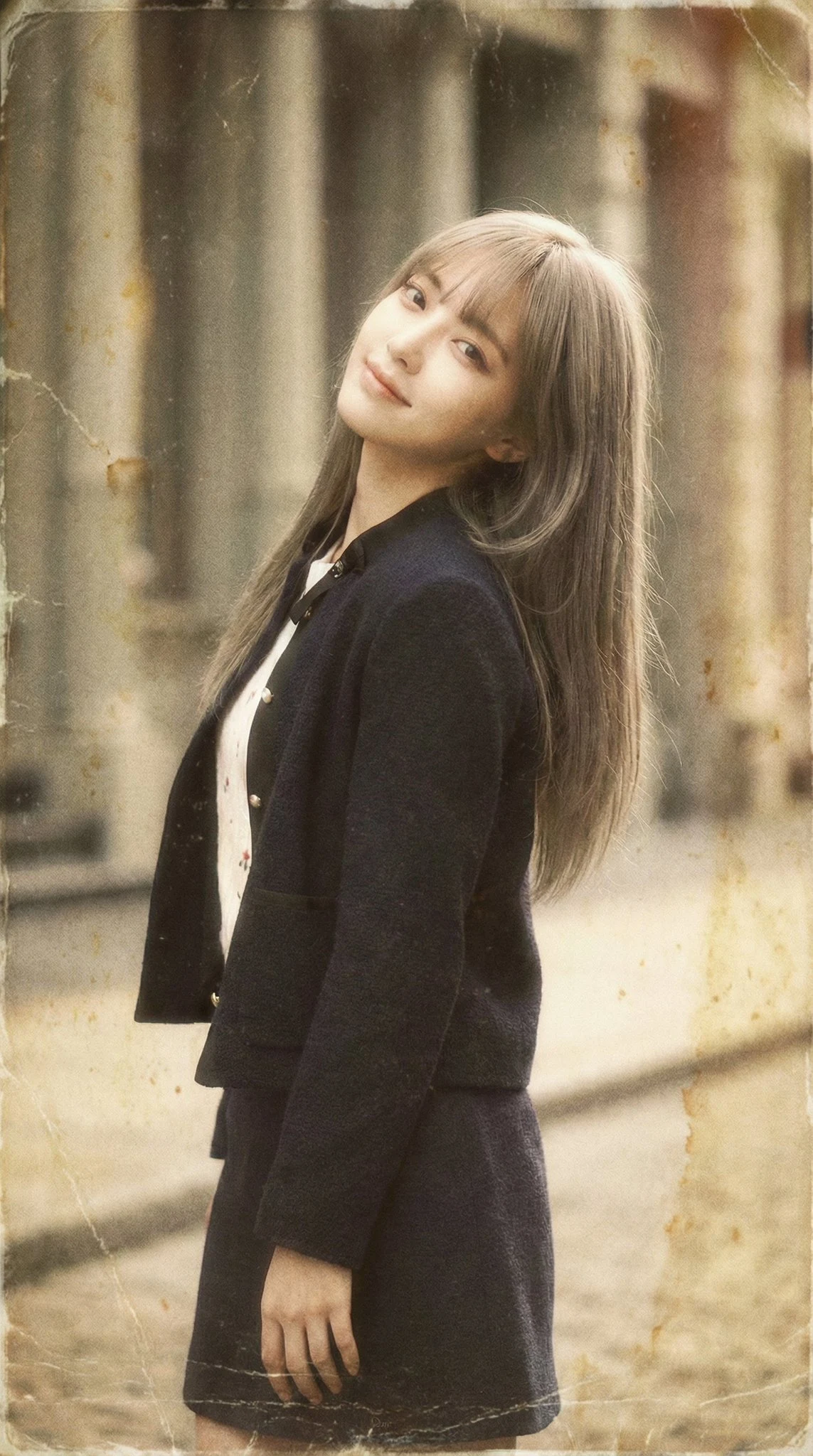 逆光旋身胶片少女