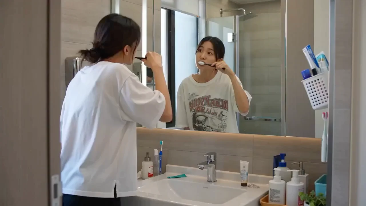 拥有自我意识的镜子倒影