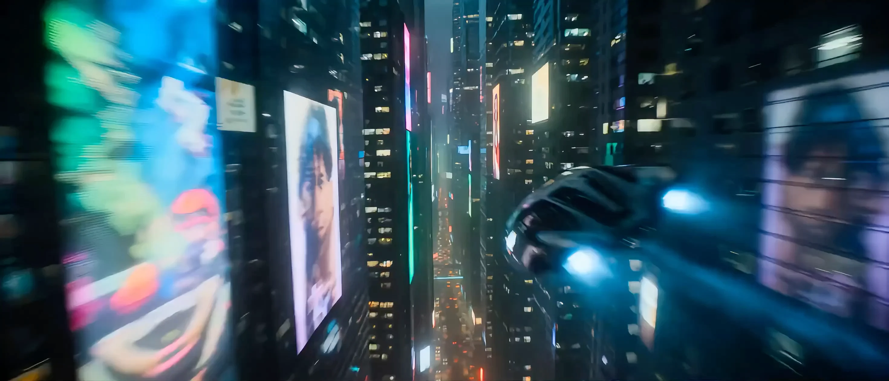 Un véhicule volant futuriste filant à toute vitesse dans une nuit pluvieuse aux néons