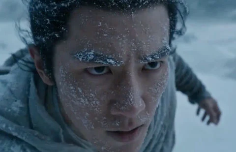 Marcher sur la neige pour atteindre le sommet et devenir un dieu : L'épopée orientale du solitaire