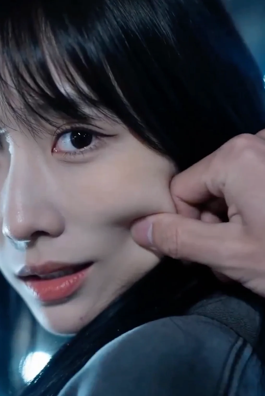 凍結された時空から逃げるいたずら好きな少女