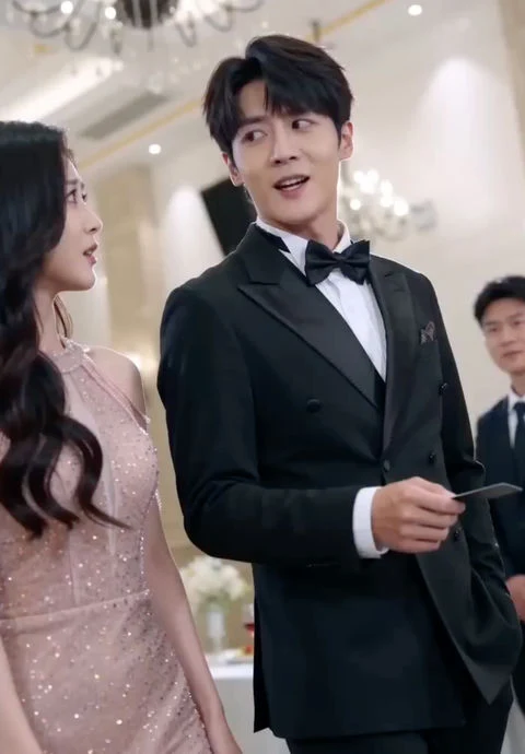 豪門の捨てられた娘の衝撃的な逆転：屑男の家産を収購する