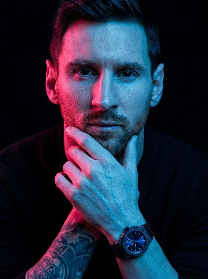 霓虹双色光影下的深思人物肖像