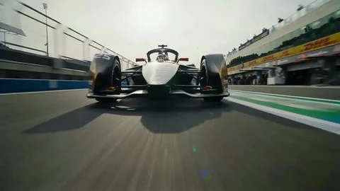 スバル・ラピッド：映画レベルの F1 チームのピットイン実録