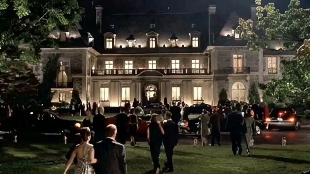 Vidéo musicale pour une fête de style villa de luxe.